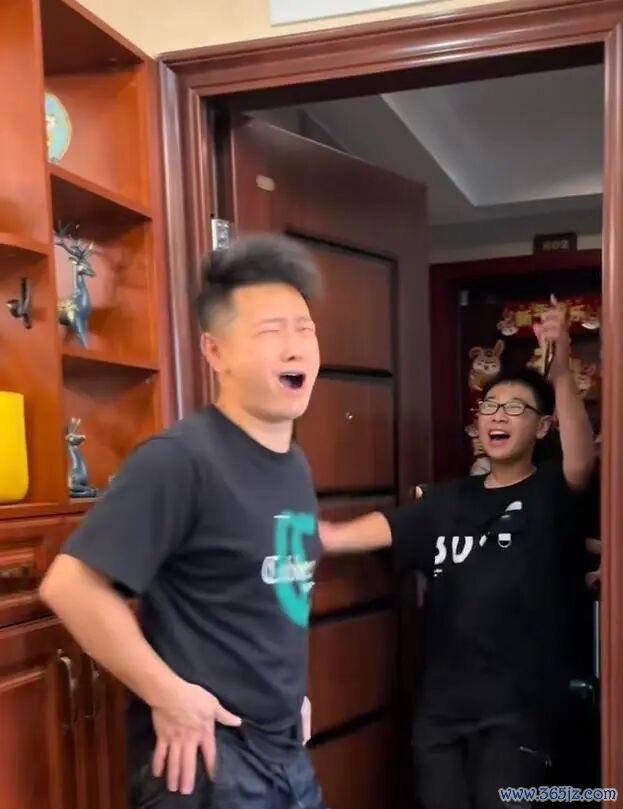 连续9年接十几个外甥过暑假的舅舅 累并快乐着
