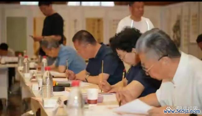 平均年龄超72岁 高校老师手写通知书