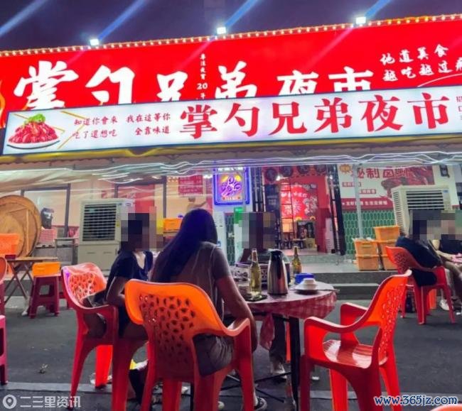 多方回应夜市员工从垃圾桶内捞油脂 涉事店铺态度敷衍